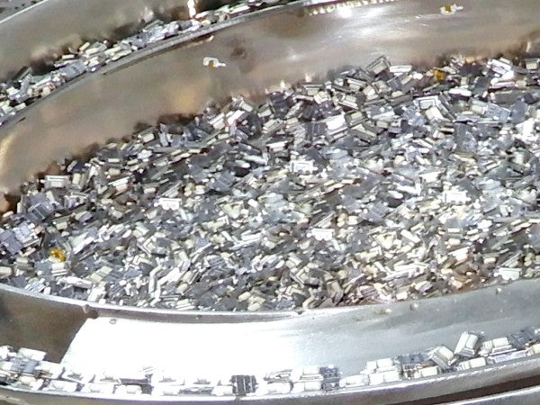 Tact Switch Vibratory Bowl Feeding | Automated Line Queuing for Inspection