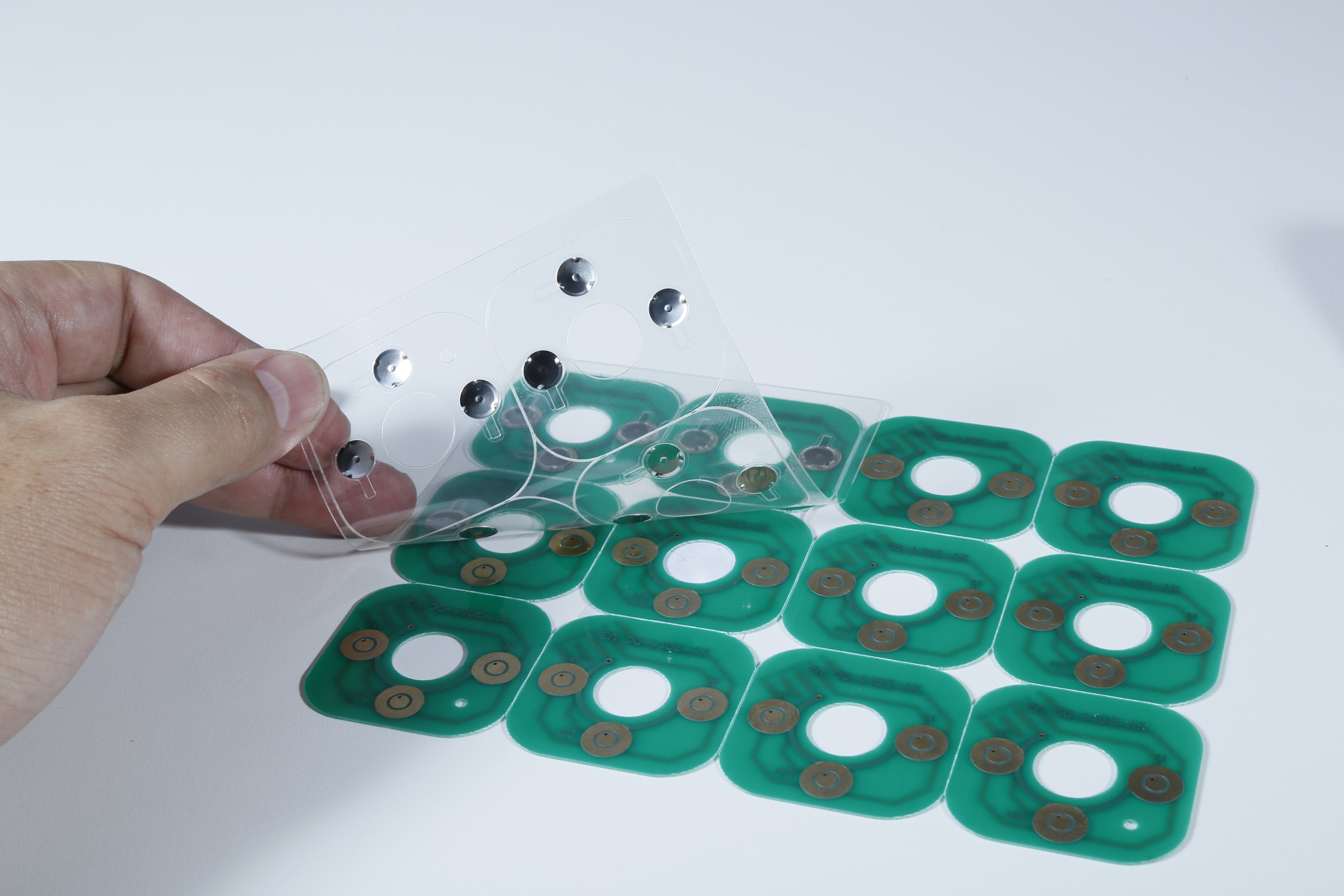 SD-L2a7747 Round & Triangle Dual Dome Array | 7mm Dome Full-Sheet Mounting Solution | Designed for Electronic Levels